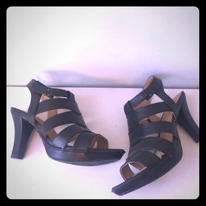 Naturalizer strappy sandals- women’s size 8.